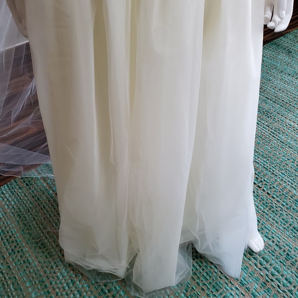 Brand new corset and tulle wedding dress - Picture 4 of 8